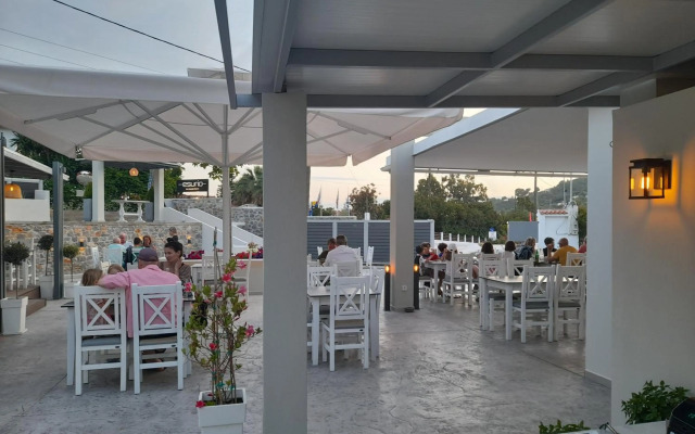 Marina Hotel