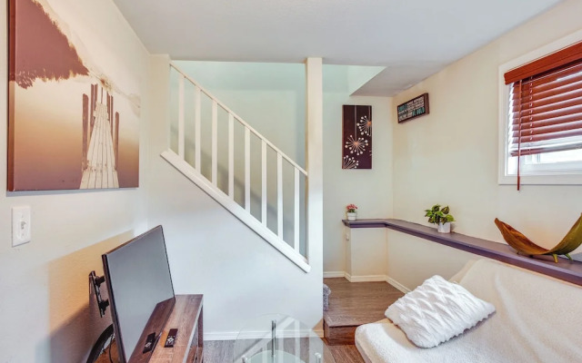 3 Mi to Dtwn Tacoma: Pet-friendly Home