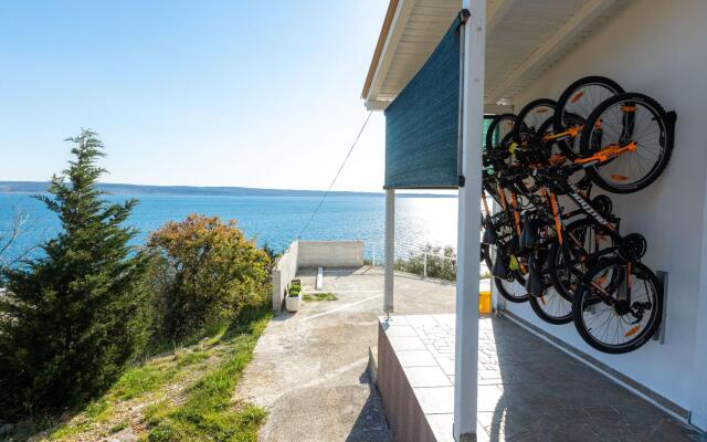 Luxury Apartment With Heated Pool in Starigrad