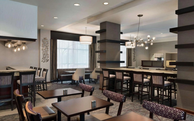 DoubleTree by Hilton Milwaukee - Brookfield