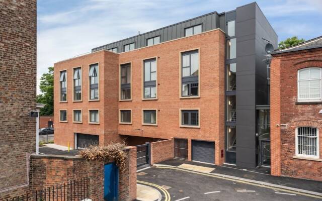 Luxury, Modern Apartment in York, Sleeps 4