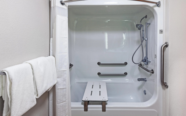 Holiday Inn Express Hotel & Suites Jenks by IHG