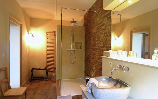 Unique Holiday Home in Virton With Jacuzzi