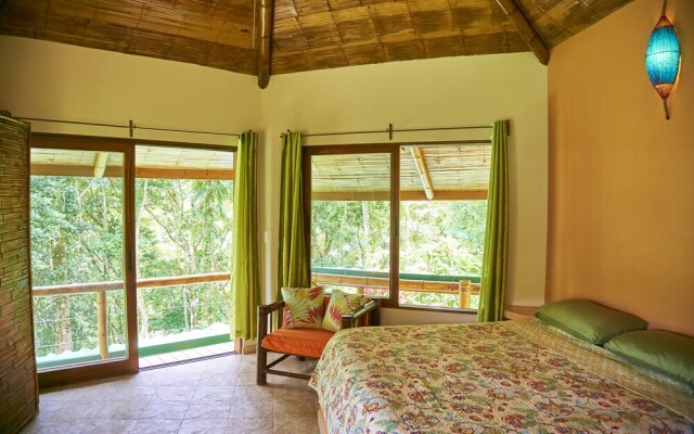 Manoas Luxury Camping and Villa Rentals