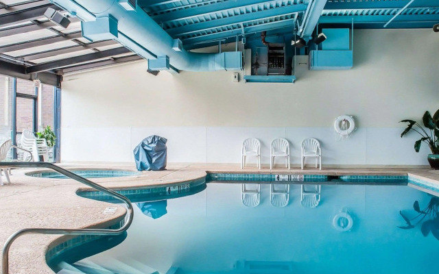 Quality Hotel & Suites At The Falls