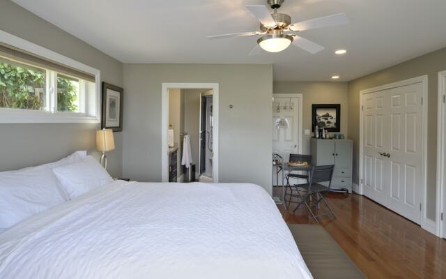 Above The Beach Guest Suites