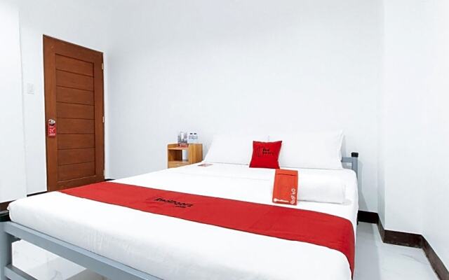 RedDoorz @ Don Martie Beach House Naic Cavite