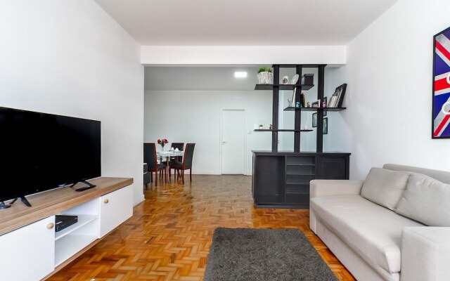 Amplo apartamento no centro, 2 quadras do metrô