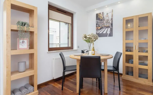 Kraków Błonia Apartment by Renters