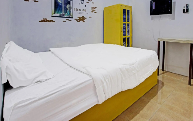 SPOT ON 91506 Guest House Putri Raja