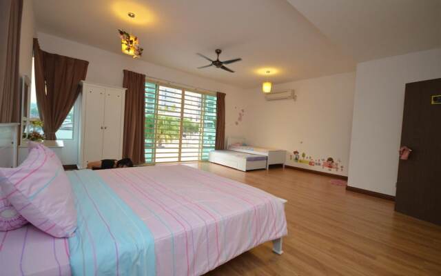 Felicia Home