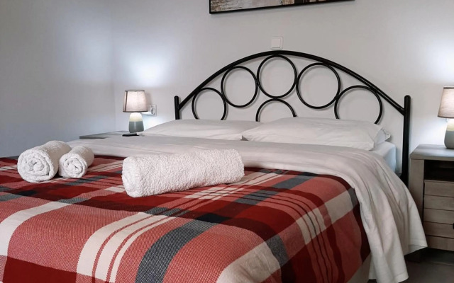 Crystal Cherry Apartment