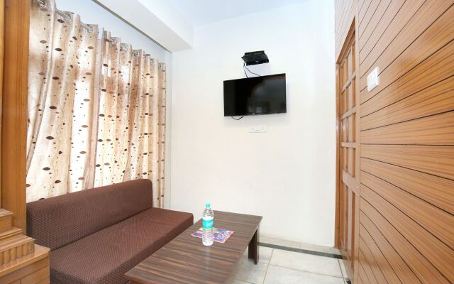 Oyo Home 11584 Modern Studio Apartment