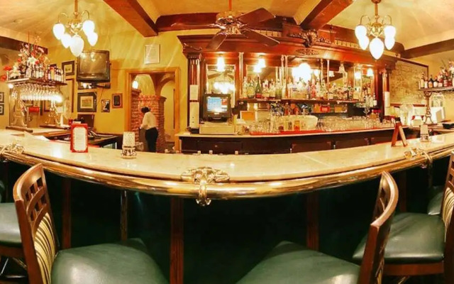 Radisson Suites Covina