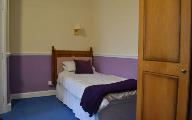 Breeze Hill Hotel