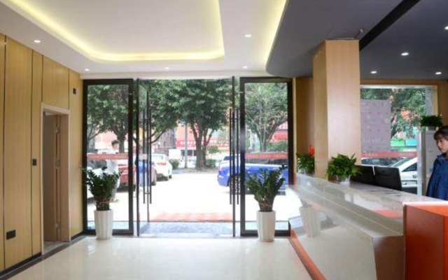 Orange Ke Chain Hotel (Ganzhou Nine Square Shopping Center The Mixc) – People – Ganzhou