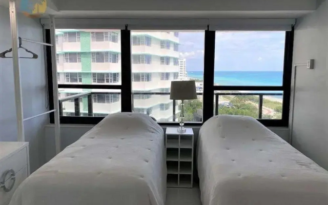 Alexander 1104 3 Bedroom Condo