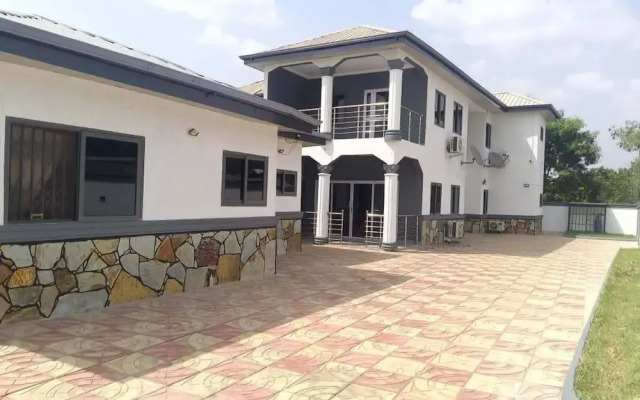 3 Bed Flat - Sleeps 6 - Parking - Wifi