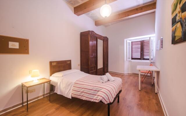 Lovely 4BD Apt 3min Walk to Ponte Vecchio