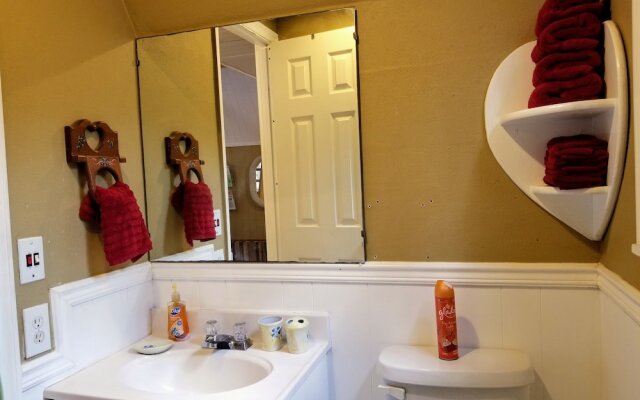 Bear Creek Lodge and Cabins in Helen Ga - Pet Friendly, River on Property, Walking Distance to downtown Helen