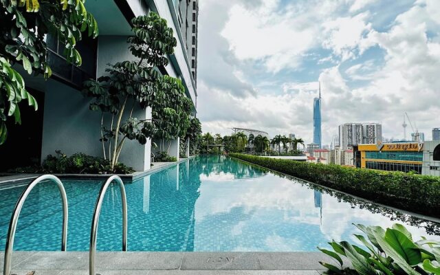 Cozy Skyline Retreat Trion KL - Level 63