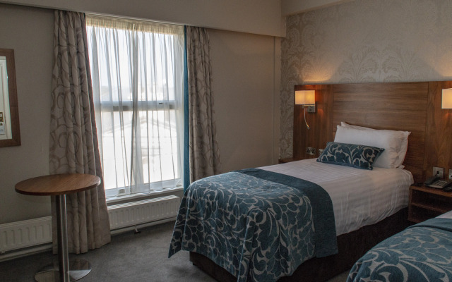The Royal Hotel and Merrill Leisure Club