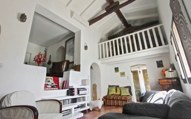 Villa With 4 Bedrooms in Maussane-les-alpilles, With Wonderful Mountai