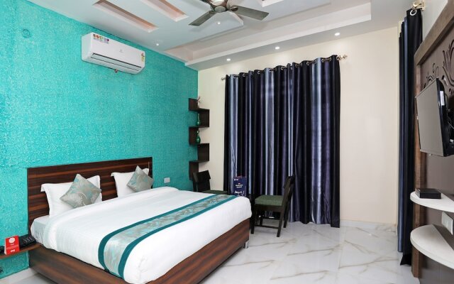 OYO 9967 Hotel Surya