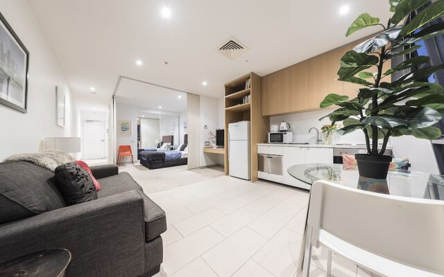 Luxury River Views Apartment
