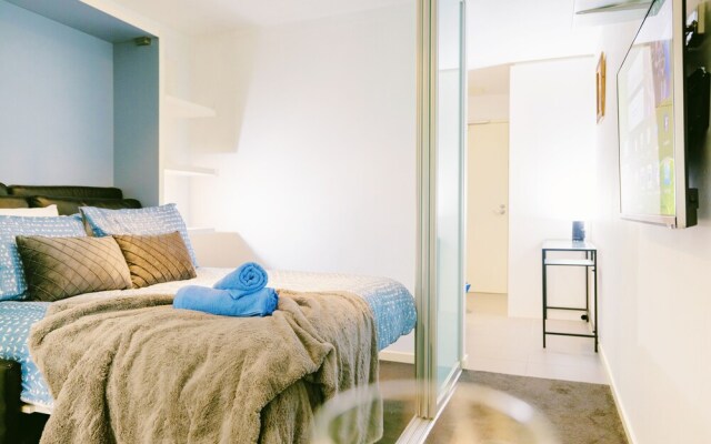 Melbourne CBD Designed 1 Bedroom Apartment by KozyGuru