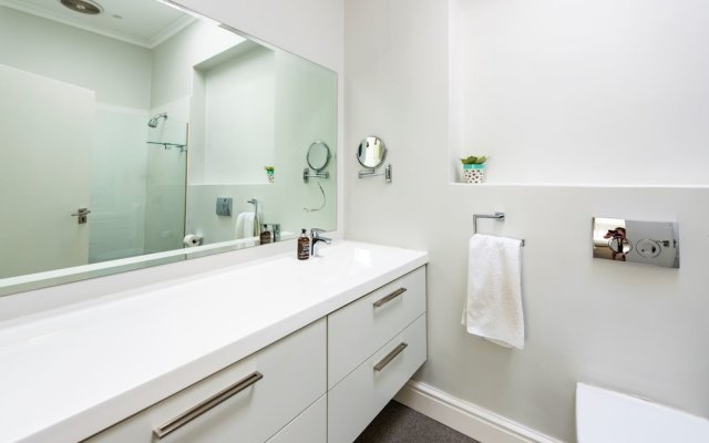 2 Bedroom Home in Fresnaye Cape Town