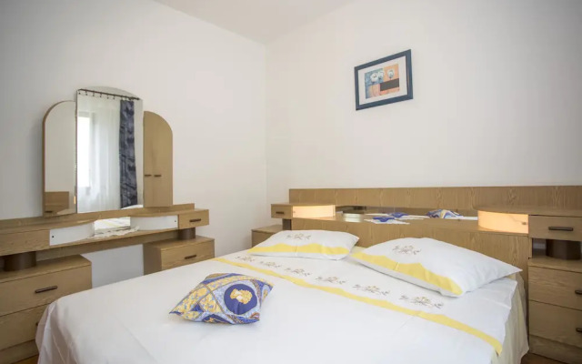 Apartments Rina 179