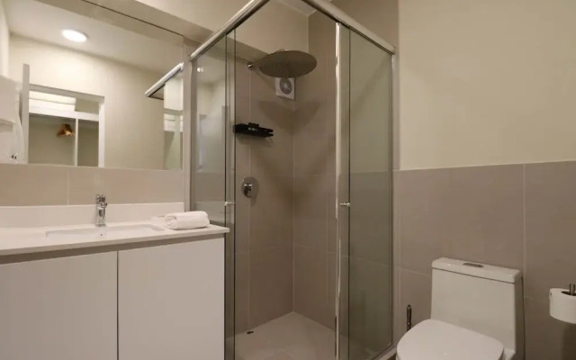 w Radiant 2BR w Great Balcony Near Kennedy Park