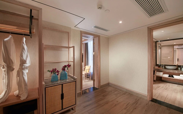 New Century Manju Lijiang Zangyuan Hotel