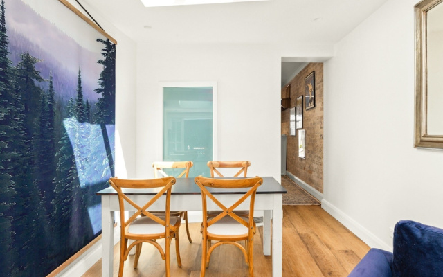 Stylish Inner-city Terrace Home With Rooftop Deck – Guest Rooms – Sydney