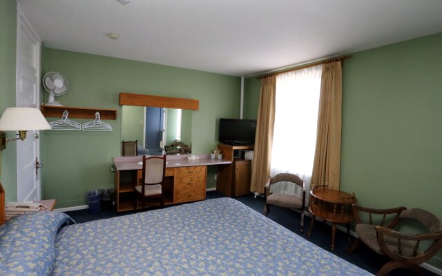 James Bay Inn Hotel & Suites