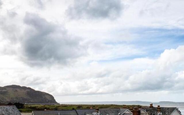 Apartment 33 Deganwy Castle, Deganwy