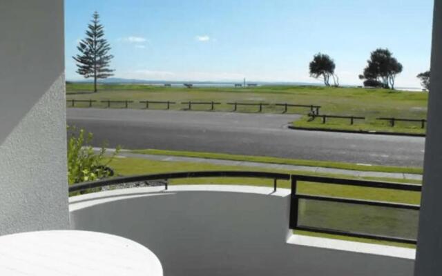 Hi Surf Unit 2, 92 Head Street, Forster