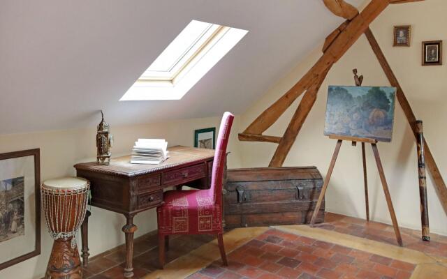 Charming Holiday Home in Raizeux Near Forest