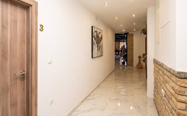 Xxxl Villa Ancora For 262 Guests