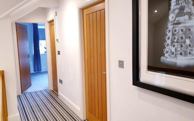 Central Windermere Luxury two bed Apartment Dog Friendly