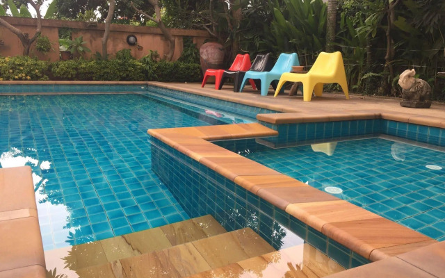 Naris Art Hotel