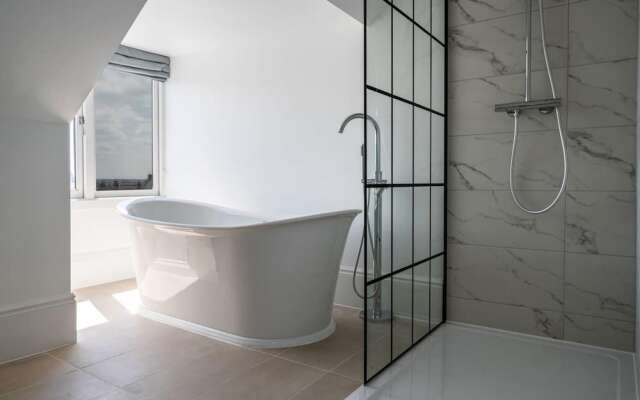 Luxury Beachfront Penthouse, Panoramic Sea Views