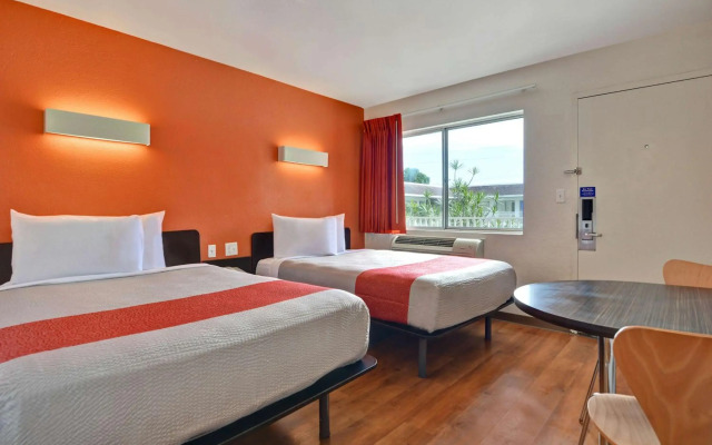 Motel 6 Dania Beach