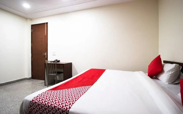 OYO 42732 Qlark Palace