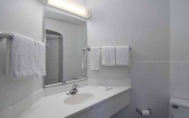 Motel 6 Brooklyn Center, MN - Minneapolis