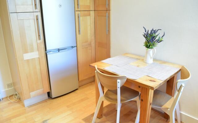 2 Bedroom Maisonette in Barons Court