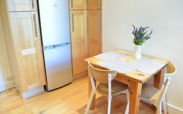 2 Bedroom Maisonette in Barons Court