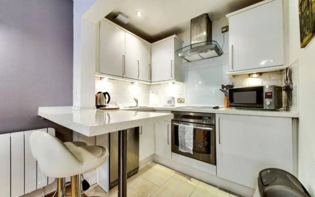 Ultra Modern, West End Village, Refurbished 1 bed