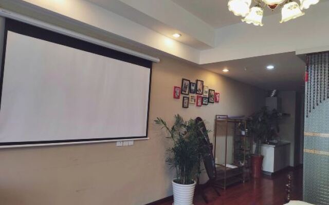 Quzhu City Homestay (Shiyan Wanda Plaza Branch)